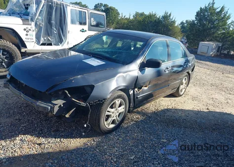 2007 Honda Accord 2.4 Ex z USA, uszkodzony, nr VIN 1HGCM56717A094172